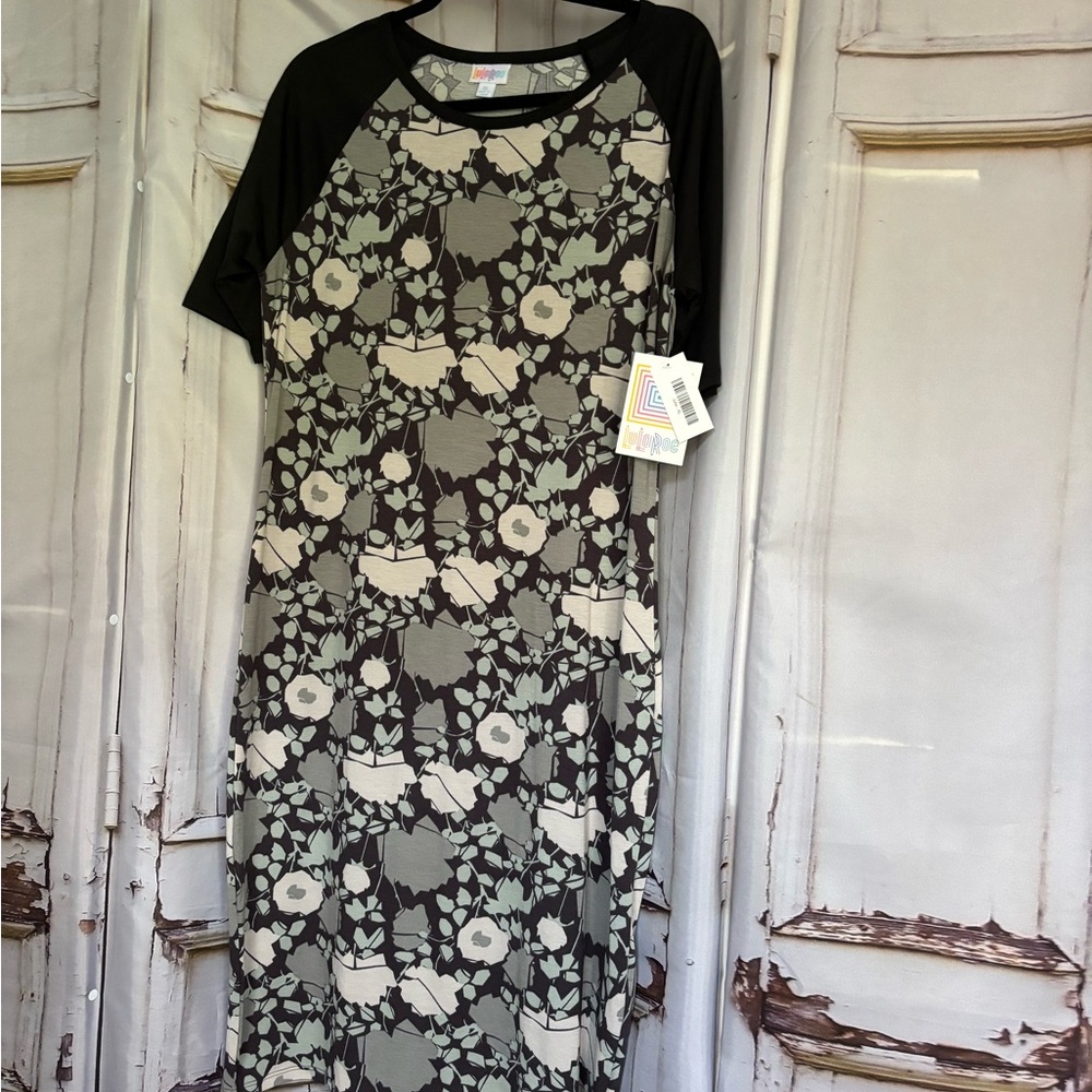 Lularoe Julia dress.Length 44”shoulder to hem.  Bust 19”pit to pit